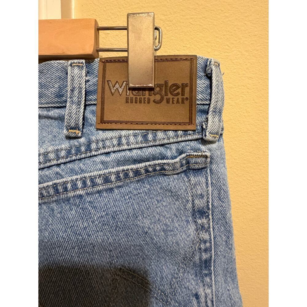 Wrangler Rugged Wear Light Wash Classic Fit Denim Men's Blue Jeans Size 36 x 30 - Picture 4 of 5